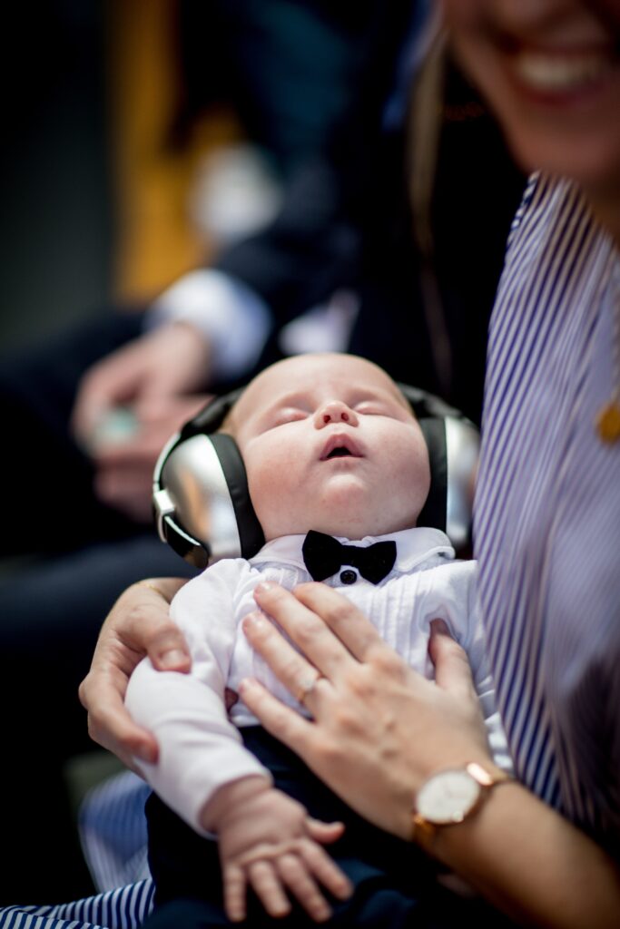 Cómo dormir a un bebé con música